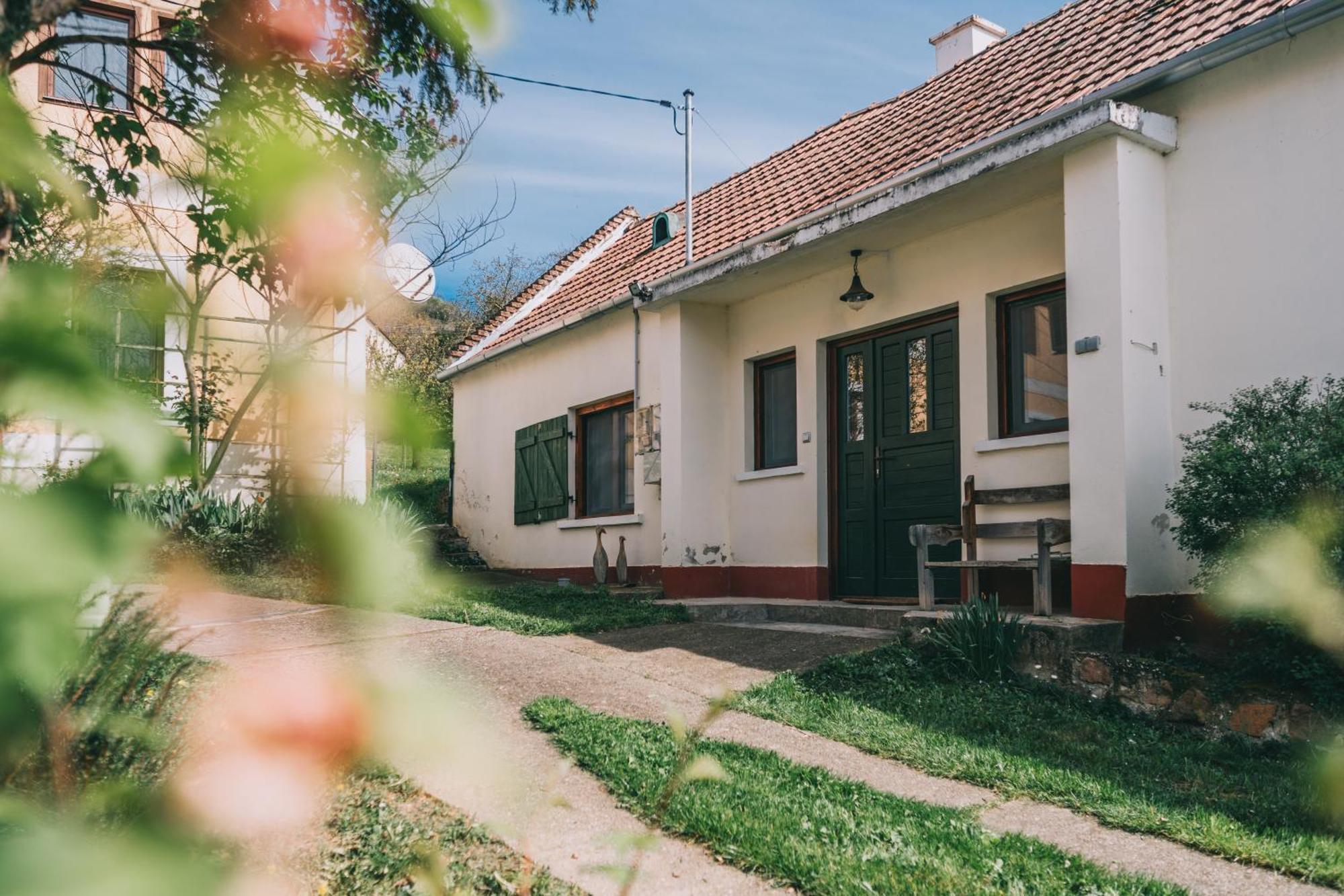 Feher Barany Apartment Szigliget Bagian luar foto